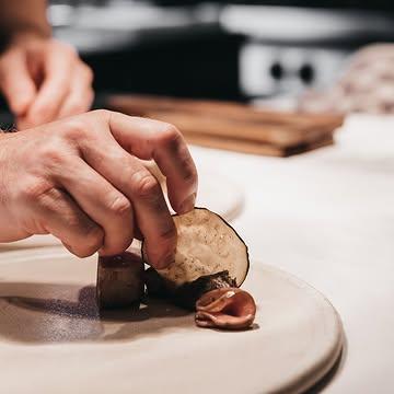 Nouveau menu 
Plus d’infos et réservation sur le site (link in bio)

#chasse #automne🍂 #gastronomy #saintjacques