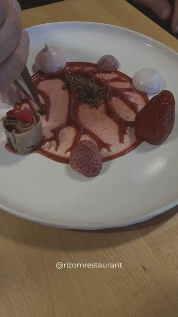 Pas seulement un dessert, une expérience 🍓 

📆  Réservation sur :
065 61 38 76
https://rizom.reservation.barestho.com/