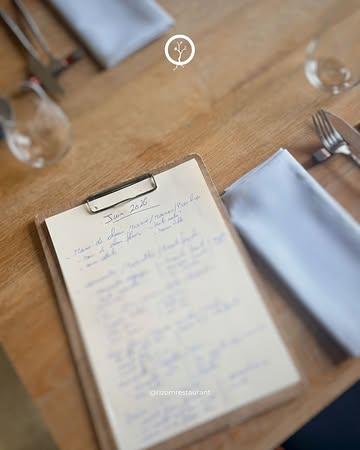Quelque chose se prépare en cuisine… 

Le menu de juin arrive bientôt.
Encore un peu de patience avant de découvrir cette nouvelle histoire.

📆 Réservation sur :
065 61 38 76
https://rizom.reservation.barestho.com/