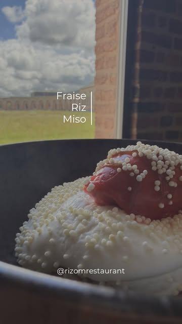 Riz au lait · Fraise · Miso

Le réconfort du riz au lait, la gourmandise des fraises de saison et la profondeur subtile du miso.
Un dessert qui joue entre douceur, fraîcheur et longueur en bouche.
Une façon de terminer le repas tout en nuances.

📆 Réservation:
065613876
https://rizom.reservation.barestho.com/