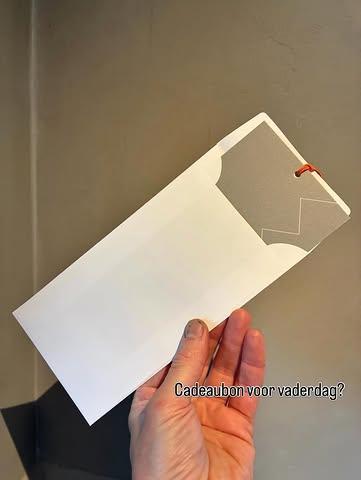 Vaderdagtip! 🎁

Nog op zoek naar het perfecte cadeau voor Vaderdag? Verras papa met een cadeaubon van Het Vliegend Tapijt!

Liefde gaat door de maag, en wat is er nu leuker dan samen genieten van een heerlijke maaltijd?

📲 Bestel je cadeaubon eenvoudig 24/7 via  www.hetvliegendtapijt.be⁠￼
🚶 Of kom gerust eens langs tijdens onze openingsuren.

Geef een cadeau waar smaak, gezelligheid en mooie herinneringen samenkomen. ❤️

Het Vliegend Tapijt wenst alle papa’s alvast een fijne Vaderdag!