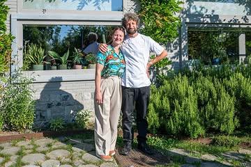 ☀️ Tijd voor vakantie! ☀️

Na een fantastische jubileummaand gaan wij er even tussenuit om de batterijen op te laden. 💛

We willen iedereen van harte bedanken voor de massale opkomst, het enthousiasme en de fijne sfeer tijdens onze evenementen ter gelegenheid van ons 15-jarig bestaan. Dankzij jullie werd het een onvergetelijke maand vol mooie ontmoetingen en herinneringen.

Nu genieten wij van een welverdiend verlof. 🌴

📅 Vanaf 26 augustus staan we met veel plezier weer voor jullie klaar.

Tot dan en geniet van een heerlijke zomer! ☀️😎

Groetjes 👋 
Nel en Felix 

@desmetnl3 @felixfrancois_  #congé #vakantie