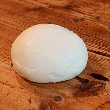La Mozza de Bas-Oha au lait cru frais de la ferme de la Vacheresse. Il n'y a pas plus local 😅

#mozzarella #homemade @jecuisinelocal.be #wallonie #fromage #laitcru