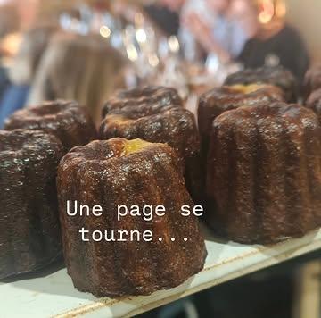 Aujourd'hui a signé la fin d'une tradition chez Magneus, c'était le dernier service du cannelé avant au moins un bon petit temps.

La raison ? Je n'ai juste plus envie d'en faire 🙃. Et je pense avoir une cuisine où la passion et l'émotion sont prépondérantes. Elles peuvent masquer mes nombreuses limites techniques mais je ne peux m'en défaire pour cuisiner avec toute mon âme. Et depuis quelques mois ça devient la pénitence ces cannelés 😅

Aussi dès la prochaine table, à la place du cannelé je ferai a chaque fois un fromage légèrement travaillé. C'est un concept que j'ai toujours adoré et puis qu'elle diversité dans les fromages de chez nous 🥰