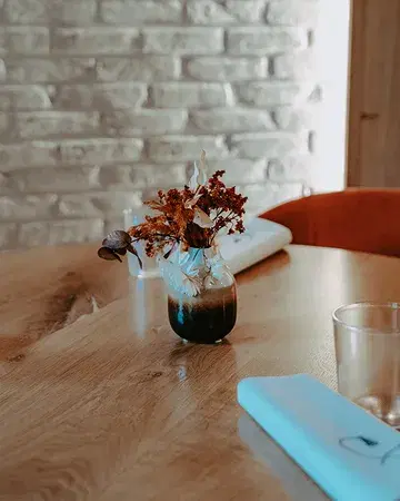 Merci à tous pour 2025 !

Clients fidèles, producteurs inspirants, fournisseurs engagés, et toute notre équipe en cuisine et en salle : votre passion et votre confiance ont fait de cette année un vrai festin de moments partagés.

Joyeuses fêtes !
Et tous nos vœux pour 2026 — santé, créativité et plaisirs gourmands.

L'équipe Yirmi. 

#2025 #2026 #restaurant #gastronomie #gastronomique 
@jre_belgium 
Merci @jre_croatia 
@gaultmillaubelgium  @michelinguide