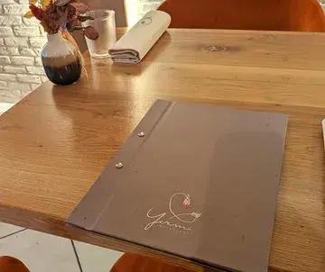 La cave ou la carte à vous de jouer. 

#restaurant #namurfood #caveàvins