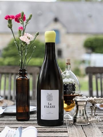 Last year, we proudly introduced @la__falize to our Stemar community for the very first time. The response was incredible.

Tomorrow, Friday February 20, we are excited to present the new 2023 vintage and once again highlight what exceptional Chardonnay from our own Belgian soil can achieve.

The 2023 vintage reflects precision, balance and ambition. It confirms the remarkable evolution of this Belgian estate and underlines how serious and refined winemaking in Belgium has become. Domaine La Falize continues to strengthen its reputation as one of the most exciting names in Belgian wine today.

📲 The full offer will be shared tomorrow in our Stemar WhatsApp group.