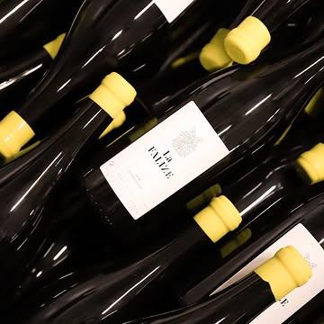 Resting.

Every bottle in the cellar is a vintage in waiting —
a moment in time, sealed and patient.

The 2018 are drinking beautifully now and still have a long life ahead of them 

📍 La Falize, Belgium
@la__falize
#belgianwine #lafalize #winelover #winecellar #finewine #wineofinstagram #chardonnay
