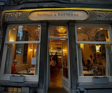 @humushortense celebrates its 10th anniversary among of few of its producers during a very special diner. For us to taste the precision, elegance and unwavering search for excellence was truly a moment we will cherish and an honour for La Falize to be selected for the pairing. What energy 💥. It was truly a pleasure to be invited along talented craftsmans of @ateliernuu.be & @belgischesaffraan 
Congrats to Caroline, Nicolas and the whole team for pushing the limits of fine dining ⚡️