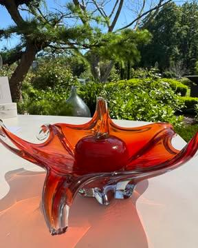 Une table de 2 ou 4 personnes vient de se libérer …085/25555.  info@arabelle.be