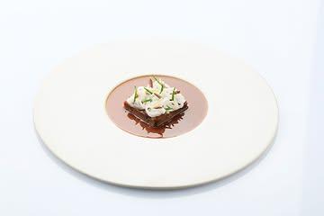 Braised lamb shoulder from breeder & butcher Vande Walle in Kluisbergen paired with tagliatelle of lightly cooked squid, anchovy mayonnaise and samphire. 
A dish where the richness of the lamb meets the delicate freshness of the sea 💙

#vrijmoed #lamb #michelinguide #gaultmillau #bestvegetablesrestaurants #northseachefs #gent