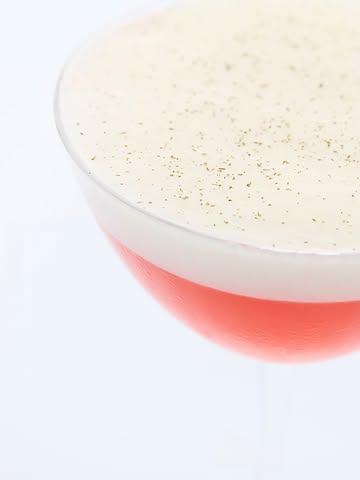 Enjoy a nice cocktail this sunny weekend !

“Mezcal, rosé vermouth, Elixir from Eeklo, rhubarb & lime” 🍸 

@jvanhecke81 
.
#cocktail
#vrijmoed #gent #drinks #michelinguide #gaultmillau