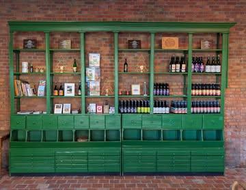 de kast...
bijna op pensioen gestuurd maar na rijp beraad gaat ze nog wat ouder mogen worden in ons proeflokaal🍺🍺🍺🍻