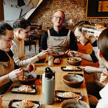✨ Bossimé évolue… et notre équipe aussi ! ✨

Depuis toujours, nous avons à cœur de proposer bien plus qu’un repas : une véritable expérience de partage, de goût et d’hospitalité 🌿🍽️

Aujourd’hui, L’Atelier de Bossimé continue de grandir et ouvre ses portes à de nouveaux talents passionnés 💚

👨‍🍳 Cuisine
🍷 Salle
🤝 Hospitalité
🌱 Gastronomie durable
✨ Et bien d’autres opportunités à venir…

Rejoindre Bossimé, c’est intégrer une équipe humaine, engagée et passionnée par le terroir, le circuit court et l’envie de faire vivre des moments uniques à nos clients.

Parce que bien manger commence aussi par une équipe soudée et inspirée ✨ 

https://www.atelier-de-bossime.be/categorie/jobs.html