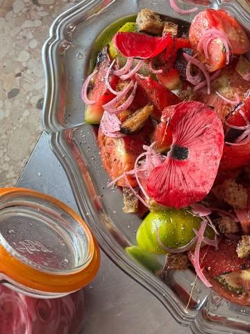 Full color, full love, full on est good
Kiss kiss 
🍓🌶️🍒❤️

#restaurantsaintgilles
#restaurant 
#mium