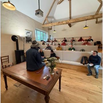 La semaine dernière, Tom et moi avons eu la chance de participer au programme Canopy pendant 3 jours à @unefermeduperche. Ce programme initié par @lejardiniermaraicher de @jeanmartinfortier est un programme de leadership réunissant pour sa 3ème édition des maraichers de France, Espagne, Luxembourg, Belgique et ... Mali; avec une mission commune: celle de changer le monde grâce à l’agriculture écologique à petite échelle. Au-delà des techniques et des outils, il s’agit des liens créés, de l’inspiration et de l’espoir pour un avenir meilleur. Des moments comme celui-ci nous rappellent que nous faisons partie d’un mouvement véritablement mondial..
Merci à toute l'équipe de l'IJM, aux participants et aux formateurs extérieurs, vous avez fait un boulot magnifique.
Nous allons maintenant nous atteler le meilleur de ce que nous avons pu apprendre et continuer à échanger pour parfaire notre expertise en vue de transmettre à nos élèves lors de notre formation entrepreneuriale et immersive en maraichage bio-intensif qui aura lieu dès fin janvier 2026 à @lesterresdici Terres d'Ici à la Hulpe.

Plus d'infos, merci de vous inscrire sur le formulaire : https://docs.google.com/.../1FAIpQLSeCDfTwqYz.../viewform...

et n'oubliez pas de participer à notre webinaire : https://www.facebook.com/events/1449103379629328?acontext=%7B%22event_action_history%22%3A[%7B%22surface%22%3A%22home%22%7D%2C%7B%22mechanism%22%3A%22surface%22%2C%22surface%22%3A%22groups_highlight_units%22%7D]%2C%22ref_notif_type%22%3Anull%7D&locale=fr_FR