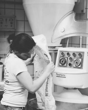 Nooit meer “oei, geen brood meer!” 😘

Met onze abonnementsformule ligt jouw favoriete zuurdesembrood voor je klaar in onze winkel of een afhaalpunt naar keuze. Kies je formaat, dagen, afhaalpunt en krijg tot 20% korting op je dagelijks brood 😮

Keuze uit abonnementen van 1 maand tot 1 jaar! 

👉 broodbroeders.be/abonnement

#broodabonnement #versbrood #minderverspilling #broodbroeders #zuurdesem #mechelen #2800mechelen