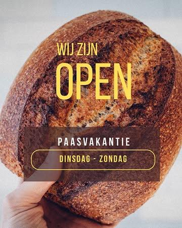 Geen aangepaste openingsuren tijden de paasvakantie! Open zoals gewoonlijk. 

🐣Maandag: gesloten
🐣Dinsdag-donderdag: 8u-18u
🐣Vrijdag: 8u-20u30 (PIZZA!!)
🐣Zaterdag: 7u30-14u
🐣Zondag: 7u30-12u (ook Paaszondag) 

Wees welkom dus voor je dagelijks brood, verse pizza, belegde ciabatta's of een lekker koffietje 💛💚
