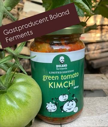 Donderdag levert onze Gastproducent @bolandferments op @buurderij.dendermonde 💚 deze seizoenslekkernij mag je niet missen: Kimchi met groene tomaat! 

Bestel ‘m tem. dinsdagavond op https://thefoodassembly.com/nl-BE/assemblies/9170/collections/462163/products/1341741 of via boerenenburen.be 

Tot donderdag tijdens het ophaalmoment in @tarra.dendermonde 17u30-19u 🥳