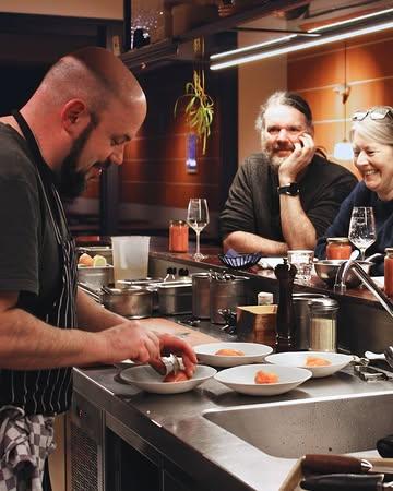 Duik in de wereld van miso! Tijdens onze workshop met Kyle Boland van @bolandferments maak je je eigen miso en leer je hoe je er heerlijke gerechten mee bereidt. Zelf maken, proeven en ontdekken, dat wordt bijzonder. Schrijf je snel in via de link in bio.