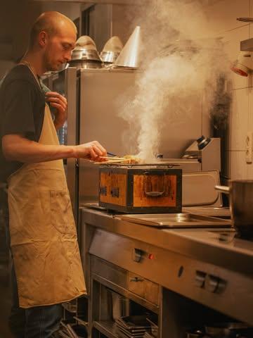 @maurice.cogghe behind the decks! 

#neonrestaurant 
#team