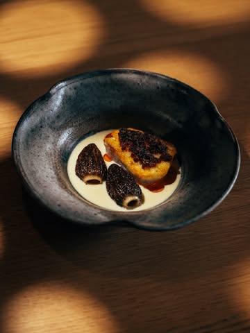 Skrei, morrels and a highly intense XO sauce made from jerusalem artichokes, hazelnuts, lemon thyme and beurre noisette.

#menu 
#neonrestaurant