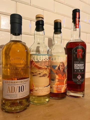 Whisky Line Up bij ons nieuw menu:
Ardnamurchan AD/10 West Highland, Benriach 11Y Speyside by Klubb 23, Staoisha 11Y Islay by Klubb 23, Ironroot Republic Promethean Texas Bourbon