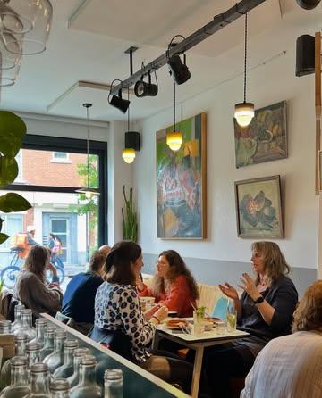 🏡 Bar Stan is deze week open tot en met woensdag. 
🚎 Donderdag en vrijdag genieten we van een lang weekend. 

👨🏻‍🍳 Vandaag open als steeds, klaar voor gezelligheid en  heerlijke kost van Chef David. 

❤️ Tot snel!