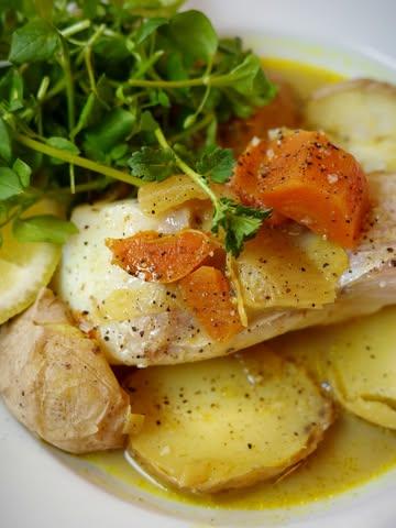 A la carte du lunch en ce moment : waterzooi de poisson (ici sébaste) au curry madras et grenailles.

Le Dillens, CAFÉ-BISTRO-BAR 7/7