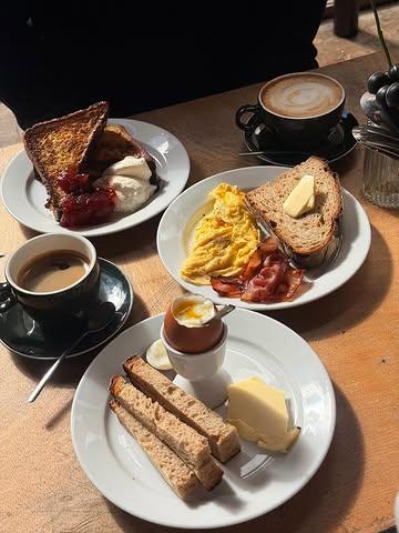 Petit dej’ sucré-salé 7/7 ☕️🍳🍞 

📸 @esionihc ❤️