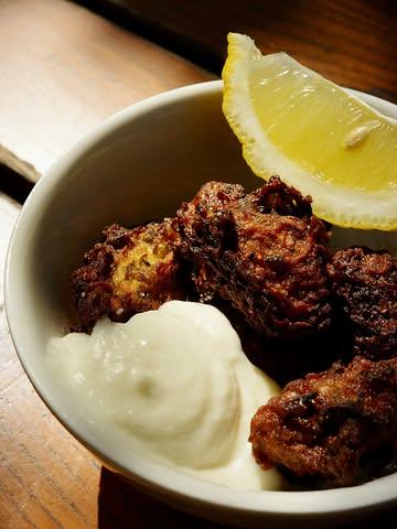 Dernière semaine pour toutes ces beautés 🍋

Par ordre d’apparition :
- Beignets de courgettes
- Polpettes sauce tomate et gâteau de polenta au parmesan
- Lasagne ricotta citron confit, crème de parmesan et pesto
- Fenouil rôti et ajo blanco

Tout doucement, on passe à la carte d’été 🍅🌞