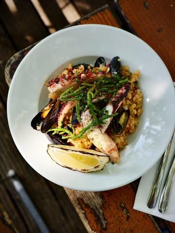 Paella de poulpe, moules et salicorne. MIDI & SOIR