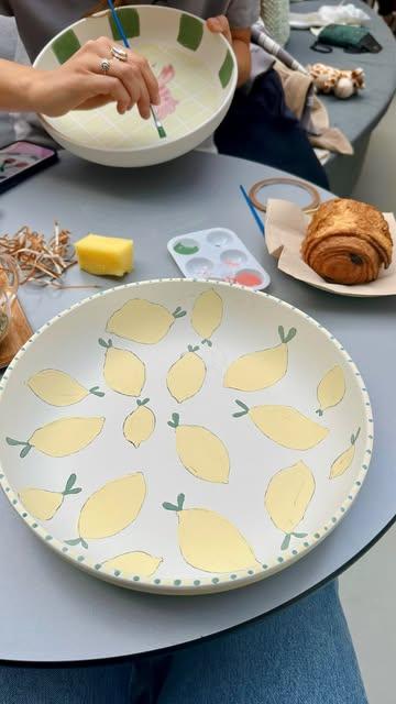 Wat doe jij op zaterdagochtend? Ik story’s posten om ontbijt op bed te fixen offff een workshop volgen van @klei_dok in mijn favoriete vegan restaurant & supermarktje @knolkool.gent! Tweede optie heeft waarschijnlijk een grotere success rate…. 😂 Ik neem jullie mee 🤗🦞 

Ps: vroeg opstaan is een keuze die je kan maken, ik doe het niet hahaha 😴🤭

xoxo

#theveganexplorer #vegan #veganfood #brunch #workshop #pottery #potterypainting #kreeft