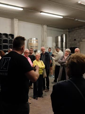 Retour sur notre week-end dégustation 🍷 Vous étiez nombreux à venir découvrir les premiers vins du millésime 2025 chez Vin de Liège… et quel week-end !

Nous avons eu le plaisir de vous faire déguster en avant-première nos nouvelles cuvées : Narcisse, Notes Blanches, Les Agapes, Alibi, Abrupte sans oublier Contrepoint, présenté pour la toute première fois en dégustation. Et bien sûr… la grande nouveauté : la découverte exclusive du Rougissant, notre tout nouveau vin rouge 2025 🍇

Merci à toutes celles et ceux qui sont passés nous voir, curieux, amateurs ou passionnés. Vos retours et votre enthousiasme donnent tout son sens à notre travail. Et un immense merci à la cinquantaine de coopérateurs venus prêter main forte tout au long du week-end.

On se retrouve le 12 juin pour notre prochain événement, on vous en dit plus bientôt 👀