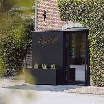 Un menu étoilé à l’accent liégeois ✨🍷

Pendant un mois, le restaurant étoilé L’Essentiel met les vins de Vin de Liège à l’honneur à travers un accord mets-vins 100 % local.

Au fil du menu, cinq cuvées accompagneront les créations du chef : Les Éolides 2023, Ô de Craie 2024, Rougissant 2025, Odyssée 2023 et Contrepoint 2023.

Une belle rencontre entre gastronomie étoilée et viticulture belge, qui met en lumière tout le potentiel de nos terroirs.

📍 À découvrir jusqu’au début du mois de juillet !