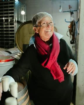 🍇 Certaines bouteilles racontent un territoire. Celles de Vin de Liège racontent aussi une aventure collective.

Quand le projet voit le jour il y a plus de quinze ans, il n'est encore question ni de milliers de bouteilles, ni d'un des plus grands vignobles du pays. Juste d'une idée : refaire du vin à Liège.

Le reste, ce sont des centaines de coopérateurs qui l'ont écrit au fil des années. Comme quoi, certaines histoires commencent parfois par un simple "et si ?"