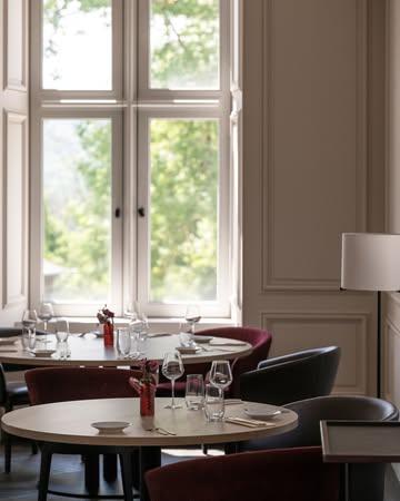 Au cœur d’un cadre élégant et lumineux, découvrez le Bistrot de la Lomme, votre restaurant bistronomique où authenticité et créativité se rencontrent ✨

Une cuisine raffinée, des produits de saison et une ambiance chaleureuse pour savourer chaque instant 🍷🍽️

Retrouvez notre carte sur notre site web et réservez votre table dès maintenant ✨
Lien dans la bio 🔗

📍 Bistrot de la Lomme - Restaurant bistronomique
🏰 @chateaudemirwart 
📷 @kris_vlegels 

#bistrotdelalomme #restaurantbistronomique #hotelrestaurant #chateaudemirwart #restaurantbelge