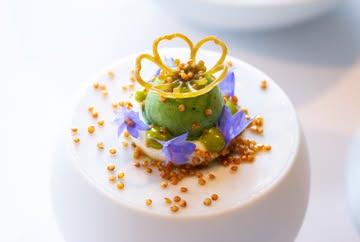 Amuse-bouche 💜

Chèvre | Miel de Mirwart | Courgette | Tomate Swan | Basilic

✨ Réservez votre table dès maintenant : lien en bio 🔗

👨🏻‍🍳 @jimmyboniface 
🍴 L’Écrin de Mirwart – Restaurant gastronomique
🏰@chateaudemirwart 
📷 @alyson_d_photography 

#lecrindemirwart #restaurantgastronomique #hotelrestaurant #ardennestourisme #chateaudemirwart