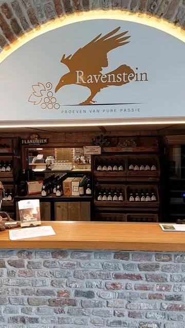 Gezellig nieuws uit onze wijnboetiek/bar. 🍷

Onze grote tafel heeft plaatsgemaakt voor kleinere, knusse tafeltjes. Zo wordt het nog fijner om samen te genieten van een glas wijn, een goed gesprek en de warme sfeer binnen.

Het weer nodigt dit weekend misschien niet uit tot een terrasje, maar onze wijnbar staat wél klaar om jullie met open armen te ontvangen. Kom gerust langs om te proeven, te ontdekken of gewoon even gezellig te genieten.

We zijn open:
Vrijdag van 14u tot 18u
Zaterdag van 10u tot 12u en van 14u tot 18u

Wij zijn alvast blij met de nieuwe gezellige sfeer — wat vinden jullie ervan? 🤍