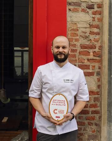 Nous sommes heureux d’annoncer que La Bonne Chère rejoint le @collegeculinairedebelgique .

Un collectif d’artisans, producteurs et restaurateurs engagés pour une gastronomie artisanale, indépendante et responsable, portée par le savoir-faire et la transparence.

Une démarche qui résonne naturellement avec notre manière de travailler et avec celles et ceux qui nous entourent.

-

We are delighted to announce that La Bonne Chère has joined the @collegeculinairedebelgique .

A collective of artisans, producers and restaurateurs committed to promoting an artisanal, independent and responsible gastronomy, rooted in craftsmanship and transparency.

An approach that naturally resonates with the way we work and with the people who surround and support us every day.

📷 @maurine.toussaint