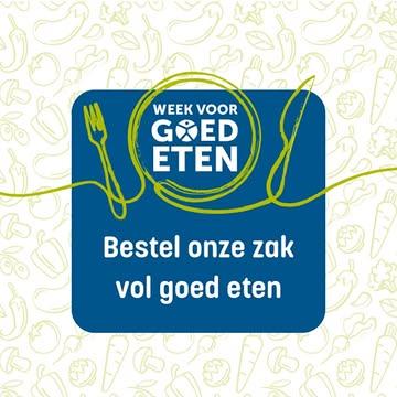 Van 9 tot 18 januari organiseert @rikoltobe opnieuw de Week voor Goed Eten.

"Iedereen heeft recht op goed eten. Maar dat is nog lang geen realiteit. Tijdens de Week voor Goed Eten vragen we daarom steun voor mensen die elke dag in hun stad of gemeente van goed eten een recht maken. Want het recht op goed eten begint lokaal. Als we elk bord vullen met goed eten, versterken we boeren en alle mensen die met eten hun brood verdienen. Maar we zorgen ook voor een betere gezondheid en beschermen milieu en klimaat." (https://www.rikolto.be)

Daarom zetten wij bij @kempengoud ook onze schouders onder dit project: voor 20 EUR kan je een zak vol goed eten bestellen. Een zak gevuld met ingrediënten voor een heerlijke knolseldersoep met pesto van winterpostelein. De helft van de opbrengst gaat rechtstreeks naar Rikolto, de andere helft is een eerlijk inkomen voor de boer. Een win-win voor beide partijen.

Bekijk snel deze link voor meer info en bestelmogelijkheden: http://www.rikol.to/kempengoud

#kempengoud #biologisch #korteketen #eetlokaal #kooplokaal #rikolto #weekvoorgoedeten #zakvolgoedeten