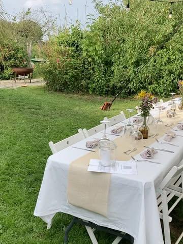 Kempengoud presenteert de 8ste editie van haar Velddiners!

Wij bieden:
- gastronomische verwennerij met pure, lokale en kwalitatieve producten
- ⁠table d’hôtes in een unieke setting
- ⁠10/10 voor sfeer en gezelligheid

op:
- zaterdag 4/7
- ⁠zaterdag 11/7
- ⁠zaterdag 8/8
- ⁠zaterdag 15/8

voor:
80 EUR p/p, inclusief borrelhapjes, amuse, brood en mineraalwater.

Interesse?
Mail naar velddiners@gmail.com en vermeld:
- Datum diner
- Aantal personen
- Aantal vegetariërs (= vis noch vlees).
Vegetariër maar wel viseter? Laat het zeker weten.
- Allergenen en/of intoleranties.

We kijken er alvast naar uit jullie te mogen verwelkomen!

Groeten,

Penelope & Gijs en Lieselot & Steven

#kempengoud #biologisch #velddiners #chefsteven #eetlokaal