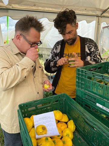 A u  C h a m p s
s’inspirer & créer 
@fermenadir 
 
#légumeslocal #rochefortbelgium