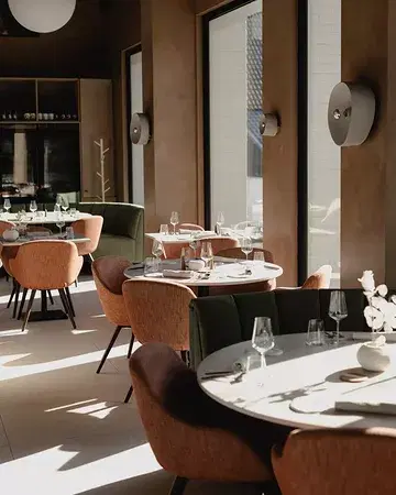 When nature is treated with care, it speaks through flavour. Discover it from Wednesday to Saturday, and Tuesdays are available for private events to give real meaning to your gatherings 🌿