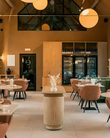 Welcome to Màloma, nestled within @foster.rosieres, just beyond Brussels. Here, food goes beyond the plate: it’s a conscious, seasonal cuisine rooted in living soils and biodiversity. What we serve is flavourful and sustainable 🌿 An experience not to be missed. Book your table now!