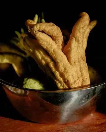 Do you know Buddha’s hand? It's a striking citrus with no juice, but an intense aromatic zest. Bright, floral, and almost perfumed 🍋

Join us Wednesday to Saturday evenings, and for lunch on Thursdays and Fridays.