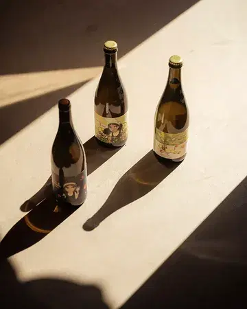 Three ciders we truly love 🍎  @littlepomona , crafted in Avenbury (UK), now on our menu thanks to our collaboration with @joran.cidrotheque in Schaerbeek, former neighbour, dear friend, and passionate cider expert!