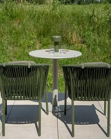 Start your night on our terrace, surrounded by greenery, and let the evening unfold at its own rhythm 🌿 Book your spot via the link in our bio!