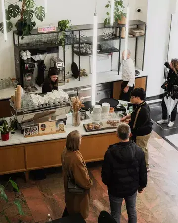 Serving brussels' finest coffee kicks. No fluff, just punch at FRANK! 🖤 #frankbrussles