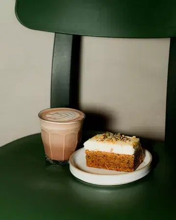 The pause you need before the day takes over 🖤 #frankbrussels